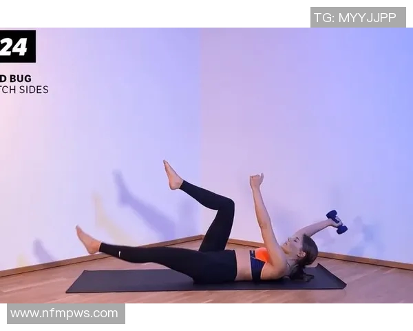 哑铃训练腹肌的有效方法与动作示范图解分享